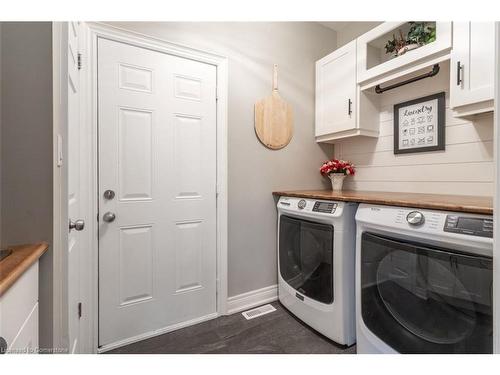 22 Martha Court, Fenwick, ON - Indoor Photo Showing Laundry Room