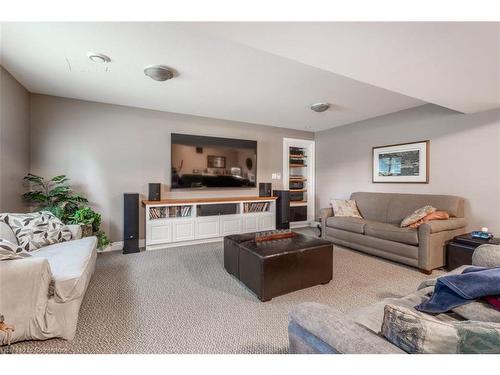 22 Martha Court, Fenwick, ON - Indoor Photo Showing Living Room