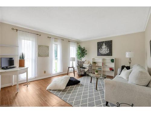 61 Blossom Avenue, Brantford, ON - Indoor Photo Showing Living Room