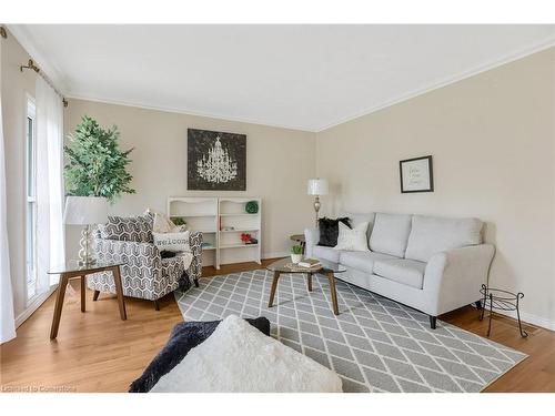 61 Blossom Avenue, Brantford, ON - Indoor Photo Showing Living Room