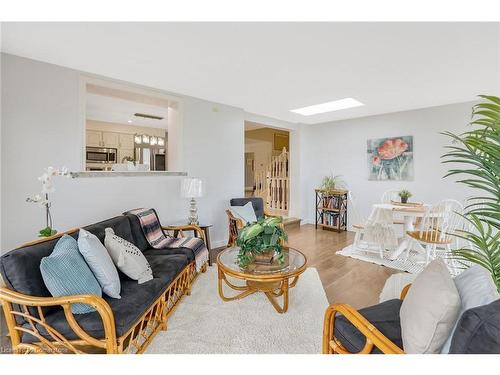 61 Blossom Avenue, Brantford, ON - Indoor Photo Showing Living Room