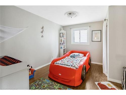 61 Blossom Avenue, Brantford, ON - Indoor Photo Showing Bedroom