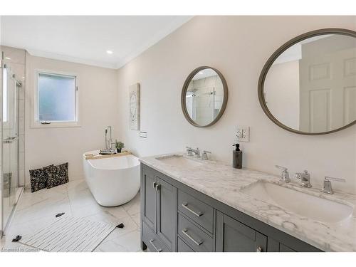 61 Blossom Avenue, Brantford, ON - Indoor Photo Showing Bathroom