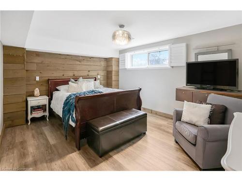 61 Blossom Avenue, Brantford, ON - Indoor Photo Showing Bedroom