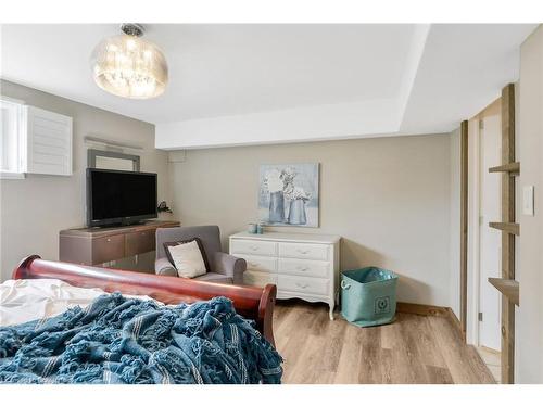 61 Blossom Avenue, Brantford, ON - Indoor Photo Showing Bedroom