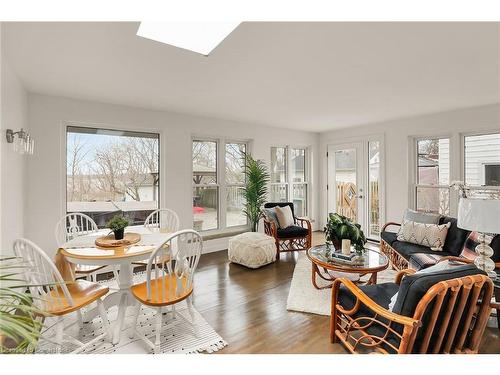 61 Blossom Avenue, Brantford, ON - Indoor Photo Showing Living Room