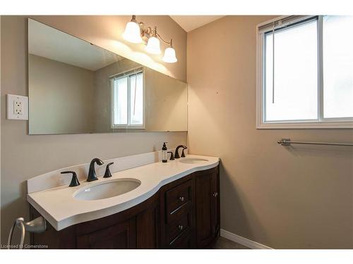 Upper-2141 Cleaver Avenue, Burlington, ON - Indoor Photo Showing Bathroom