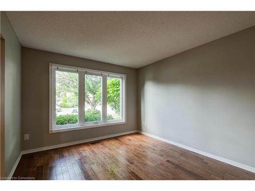 Upper-2141 Cleaver Avenue, Burlington, ON - Indoor Photo Showing Other Room