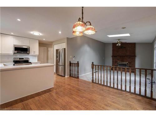 Upper-2141 Cleaver Avenue, Burlington, ON - Indoor Photo Showing Kitchen