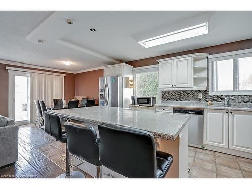 1326 Consort Crescent, Burlington, ON - Indoor Photo Showing Kitchen With Upgraded Kitchen