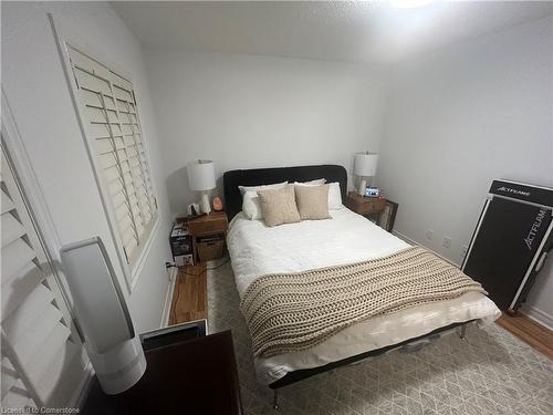 1008-4140 Foxwood Drive, Burlington, ON - Indoor Photo Showing Bedroom