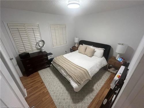 1008-4140 Foxwood Drive, Burlington, ON - Indoor Photo Showing Bedroom