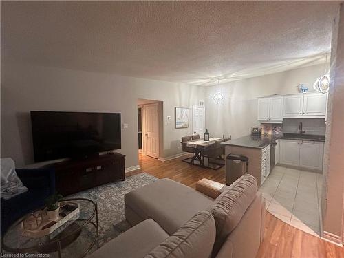 1008-4140 Foxwood Drive, Burlington, ON - Indoor Photo Showing Living Room