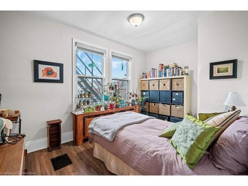 95 Spadina Avenue, Hamilton, ON - Indoor Photo Showing Bedroom