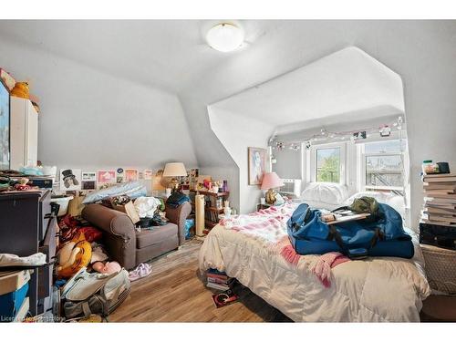 95 Spadina Avenue, Hamilton, ON - Indoor Photo Showing Bedroom