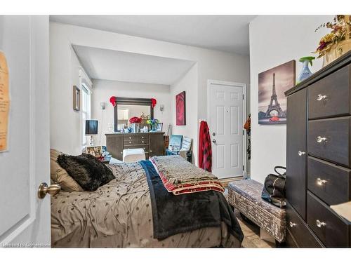 95 Spadina Avenue, Hamilton, ON - Indoor Photo Showing Bedroom