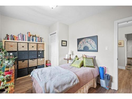 95 Spadina Avenue, Hamilton, ON - Indoor Photo Showing Bedroom