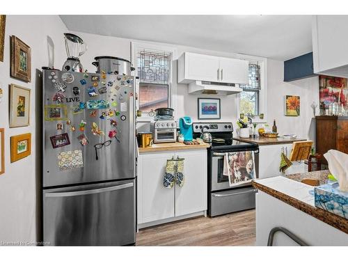 95 Spadina Avenue, Hamilton, ON - Indoor Photo Showing Kitchen