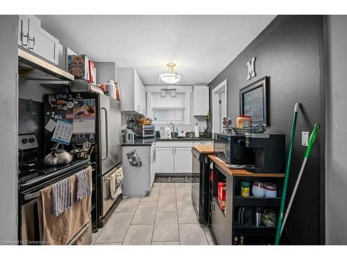 95 Spadina Avenue, Hamilton, ON - Indoor Photo Showing Kitchen