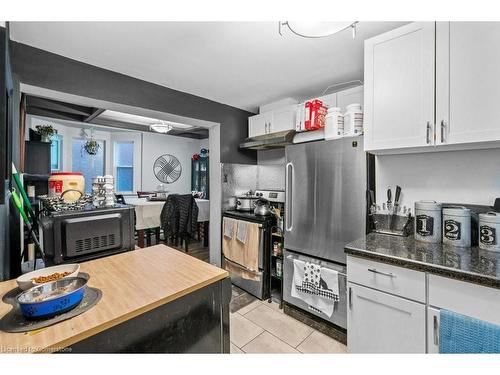 95 Spadina Avenue, Hamilton, ON - Indoor Photo Showing Kitchen