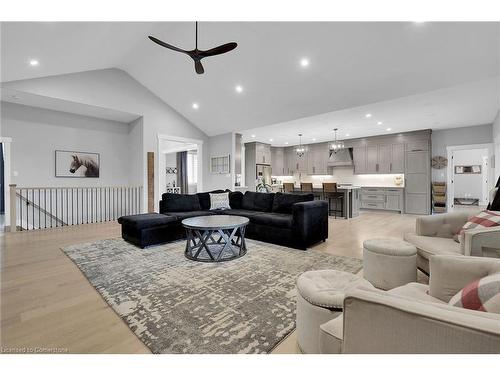 42 Kramer Court, York, ON - Indoor Photo Showing Living Room