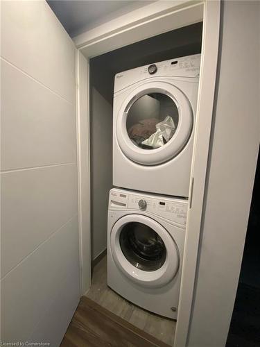 112, Room 3-338 Albert Street, Waterloo, ON - Indoor Photo Showing Laundry Room