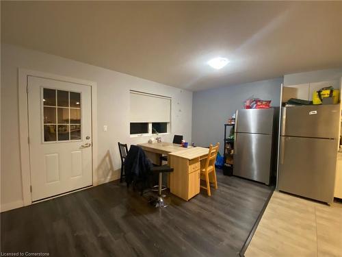 112, Room 3-338 Albert Street, Waterloo, ON - Indoor