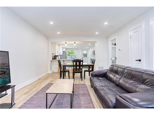 12 Napier Street, St. Catharines, ON - Indoor Photo Showing Living Room