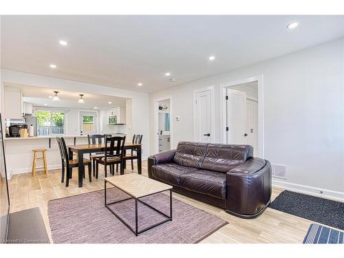 12 Napier Street, St. Catharines, ON - Indoor Photo Showing Living Room