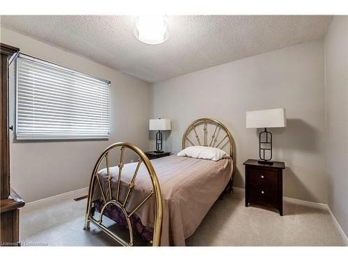 2031 Headon Forest Drive, Burlington, ON - Indoor Photo Showing Bedroom