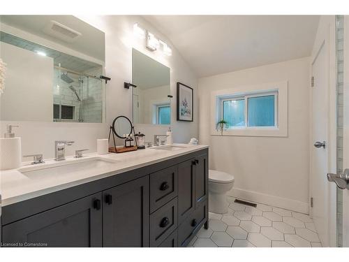 955 Cloverleaf Drive, Burlington, ON - Indoor Photo Showing Bathroom