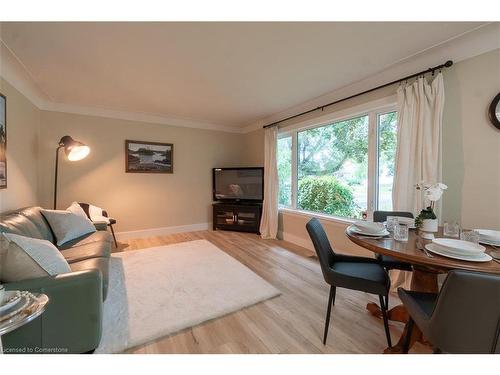 955 Cloverleaf Drive, Burlington, ON - Indoor Photo Showing Living Room