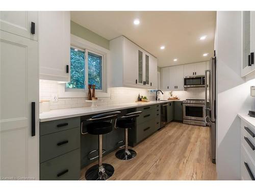 955 Cloverleaf Drive, Burlington, ON - Indoor Photo Showing Kitchen With Upgraded Kitchen