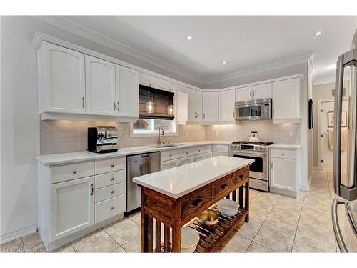 4070 Stadelbauer Drive, Beamsville, ON - Indoor Photo Showing Kitchen