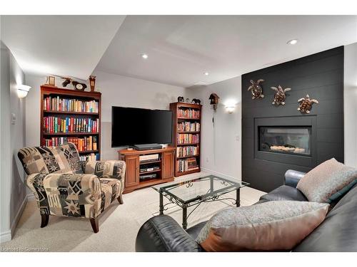 4070 Stadelbauer Drive, Beamsville, ON - Indoor Photo Showing Living Room With Fireplace