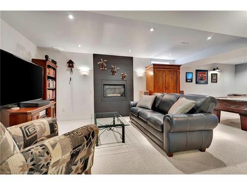 4070 Stadelbauer Drive, Beamsville, ON - Indoor Photo Showing Living Room With Fireplace