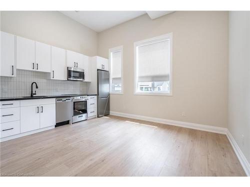 B-9 Munn Street, Hamilton, ON - Indoor Photo Showing Kitchen