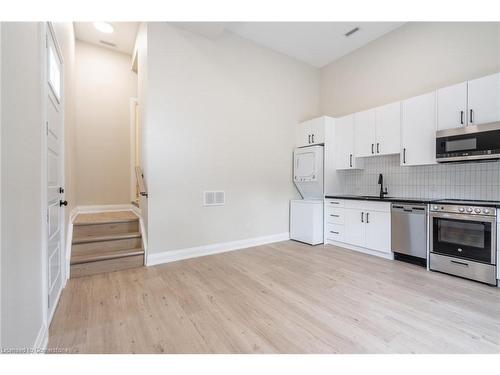 B-9 Munn Street, Hamilton, ON - Indoor Photo Showing Kitchen