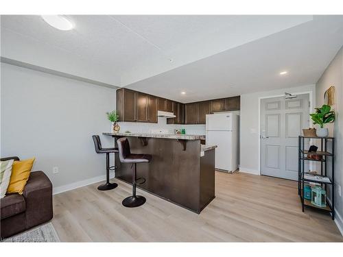 307-60 Lynnmore Street, Guelph, ON - Indoor Photo Showing Kitchen