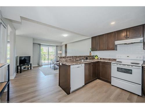 307-60 Lynnmore Street, Guelph, ON - Indoor Photo Showing Kitchen