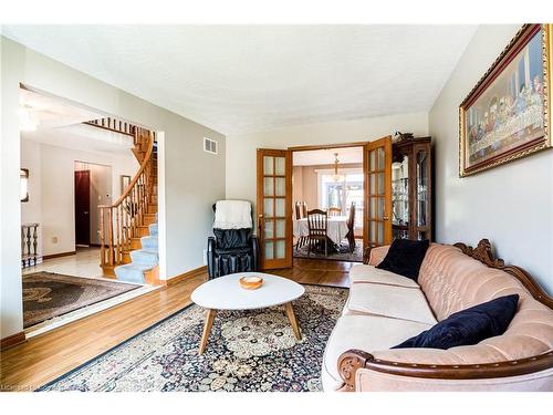 50 Shadeland Crescent, Stoney Creek, ON - Indoor Photo Showing Living Room