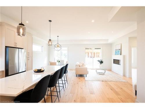 19 Oakley Drive, Niagara-On-The-Lake, ON - Indoor Photo Showing Kitchen With Upgraded Kitchen