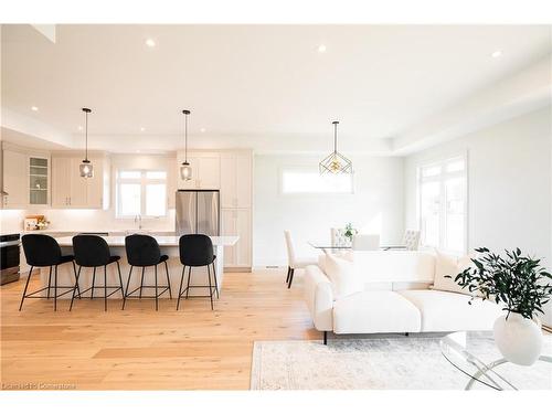 19 Oakley Drive, Niagara-On-The-Lake, ON - Indoor Photo Showing Living Room