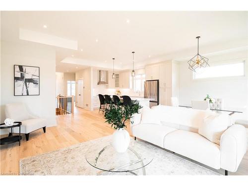 19 Oakley Drive, Niagara-On-The-Lake, ON - Indoor Photo Showing Living Room