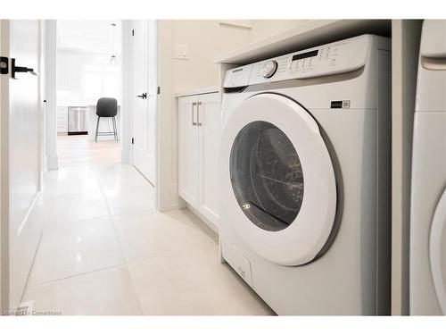 19 Oakley Drive, Niagara-On-The-Lake, ON - Indoor Photo Showing Laundry Room