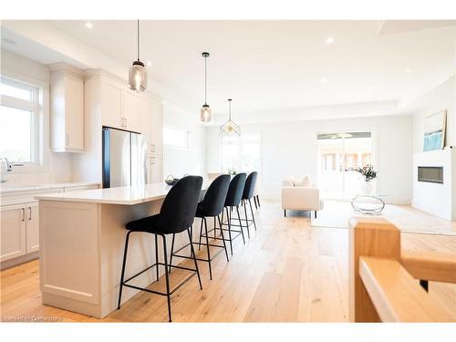 19 Oakley Drive, Niagara-On-The-Lake, ON - Indoor Photo Showing Kitchen With Upgraded Kitchen