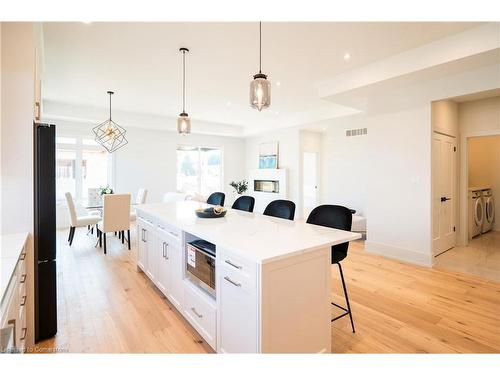 19 Oakley Drive, Niagara-On-The-Lake, ON - Indoor Photo Showing Kitchen With Upgraded Kitchen