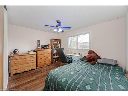 51 Monteagle Court, Hamilton, ON - Indoor Photo Showing Bedroom