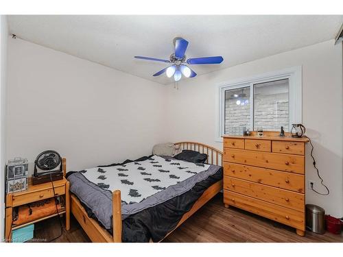 51 Monteagle Court, Hamilton, ON - Indoor Photo Showing Bedroom