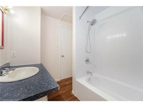 51 Monteagle Court, Hamilton, ON - Indoor Photo Showing Bathroom